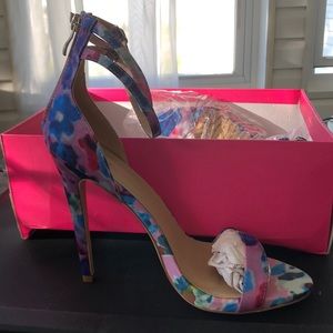 Just Fab Rochelle 8 1/2 Blue Floral Never Worn